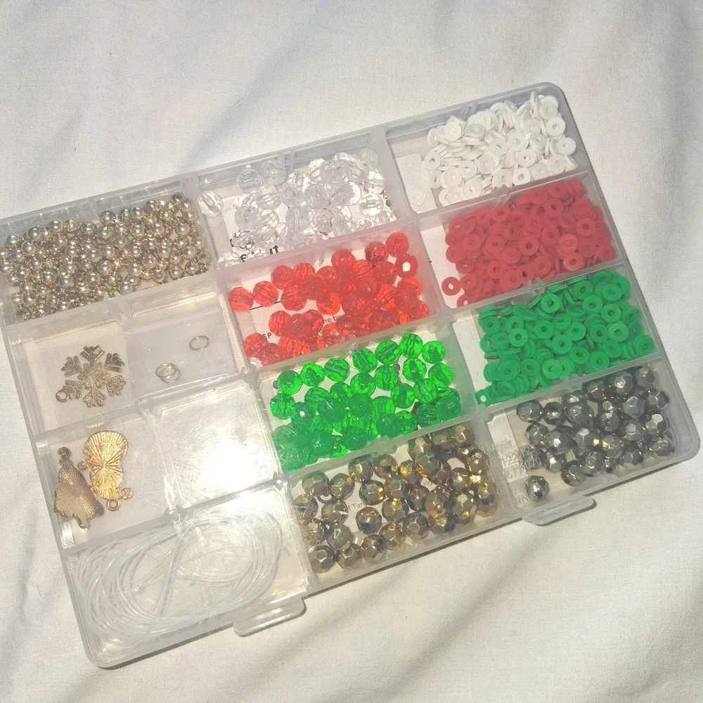 Mondo Llama Holiday Bracelet Kit Christmas‎ Beads Charms DIY Jewelry Making Set